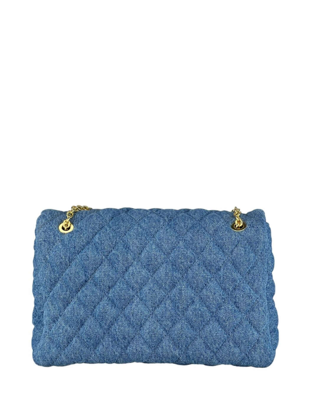 Geantă Grace M Denim SS24 Material exteriorPiele de vițel, aspect matlasat Material interiorCăptușeală din material textil Manercu lanț din metal și piele Compartiment2 compartimente, unul principal și unul tip buzunar. Echipat cu un sistem foarte practic