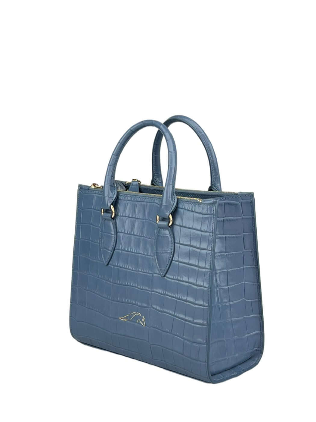 Geantă Seline M Blue Croco SS24 Material exteriorPiele de vițel Material interiorCăptușeală din material textil ManerModelul este dotat cu mâner și tracollă reglabilă/detașabilă. CompartimentUn compartiment central unic, 2 compartimente laterale cu fermoa