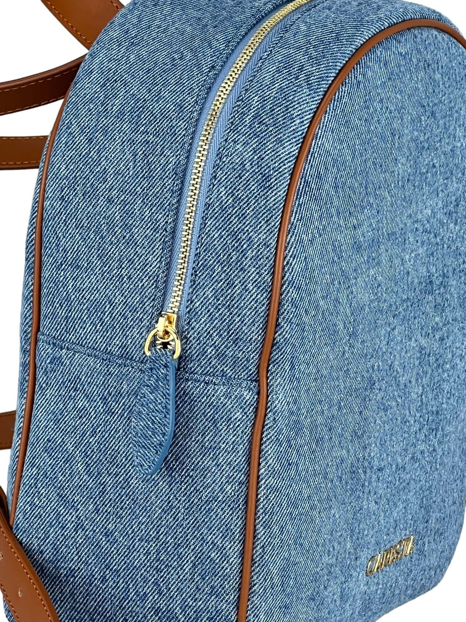 Rucsac Cris S Denim FW24 Material exteriorPiele de vițel Material interiorCăptușeală din material textil. ManerDin piele de vițel, nereglabil/curele reglabile în lungime de la 50-70 cm. CompartimentCompartiment unic, cu două buzunare interne din piele și