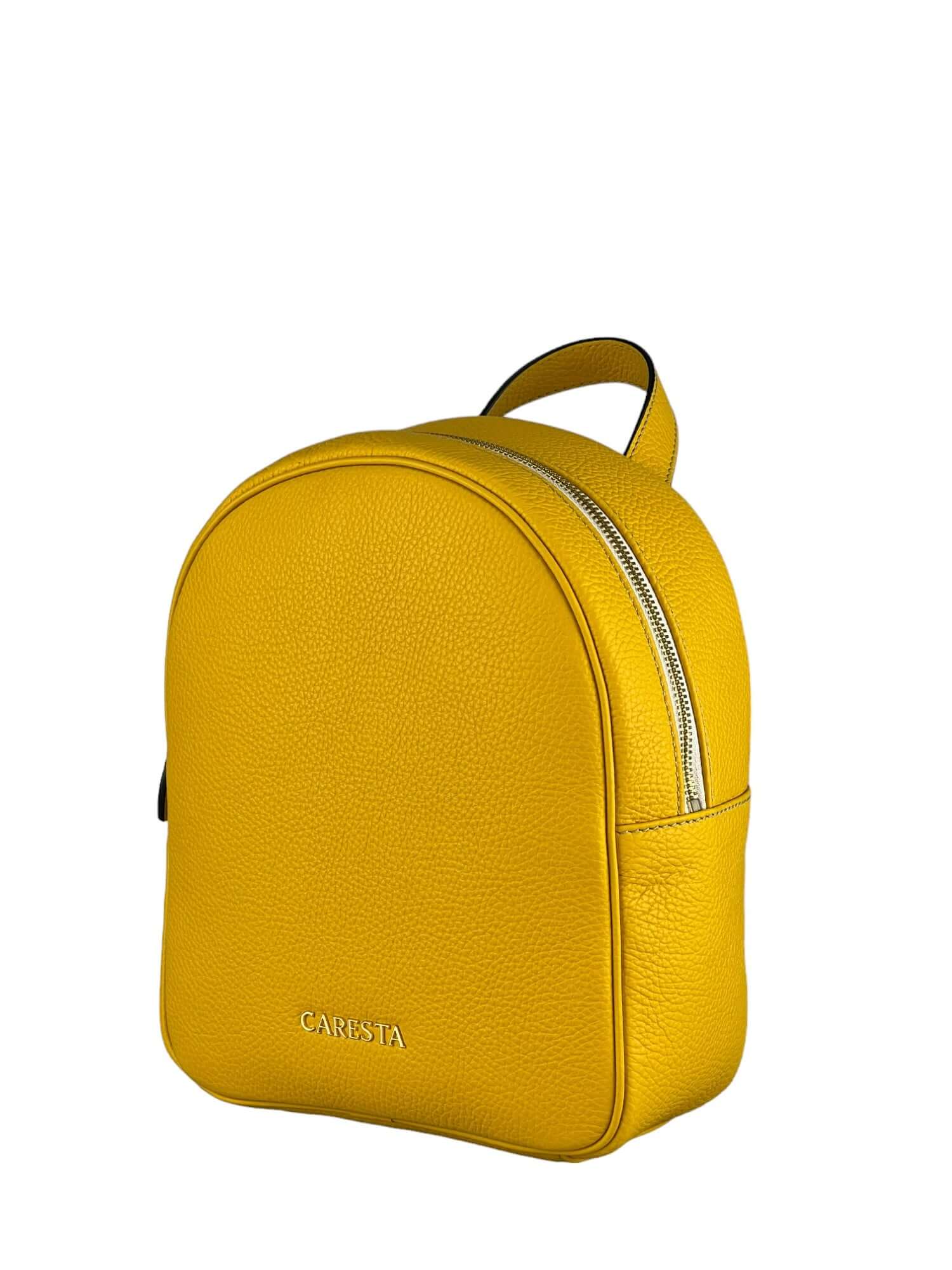 Rucsac Cris S Curry FW24 Material exteriorPiele de vițel Material interiorCăptușeală din material textil. ManerDin piele de vițel, nereglabil/curele reglabile în lungime de la 50-70 cm. CompartimentCompartiment unic, cu două buzunare interne din piele și