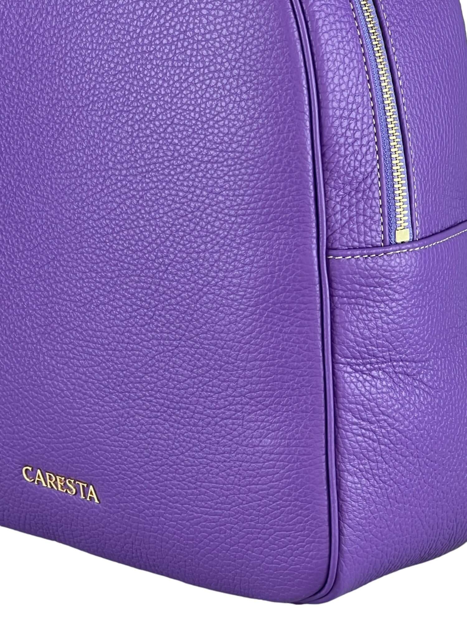 Rucsac Cris M Purple FW24 Material exteriorPiele de vițel Material interiorCăptușeală din material textil. ManerDin piele de vițel, nereglabil/manere reglabile în lungime de la 50-70 cm. CompartimentCompartiment unic, cu două buzunare interne din piele. Î